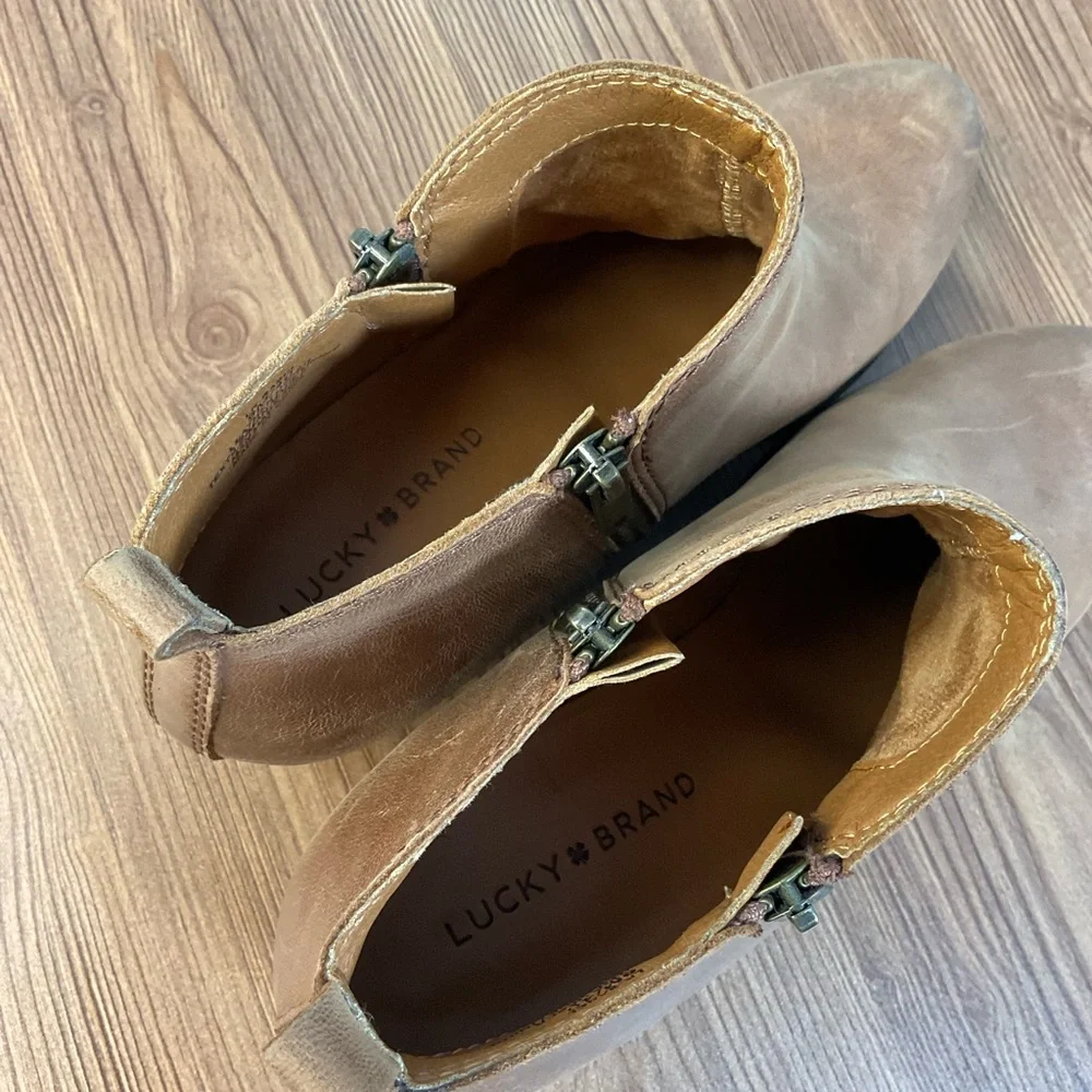 Lucky Brand Tan leather ankle boots distressed western inspiring side zip size 9